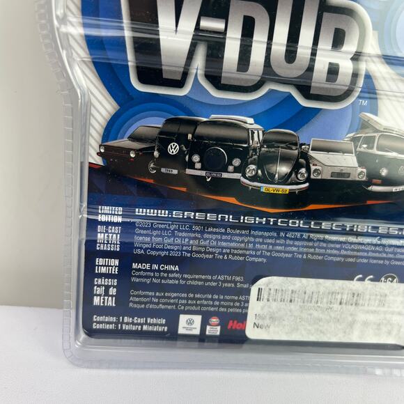 1:64 GreenLight *CLUB V-DUB R17* GULF OIL 1968 Volkswagen Type 2 BUS New - Picture 8 of 13